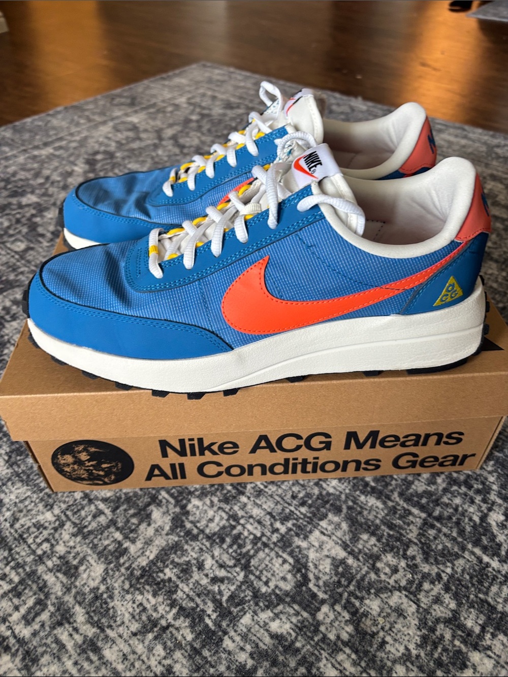 Nike Men’s ACG LDV Casual Trail Shoe - size 10 - brilliant blue/turf orange